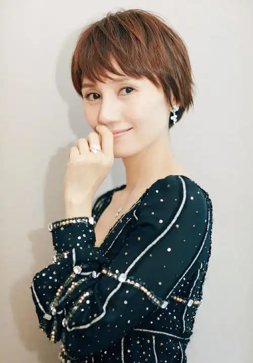 小知识45一50岁女人时尚短发这5款短发气质又减龄