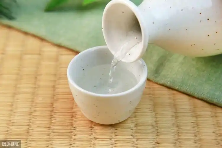 描写喝酒的唯美句子酒后感悟人生的心情语录