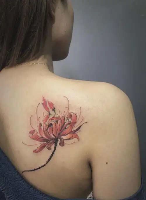 彼岸花纹身图片背部水彩纹身图案