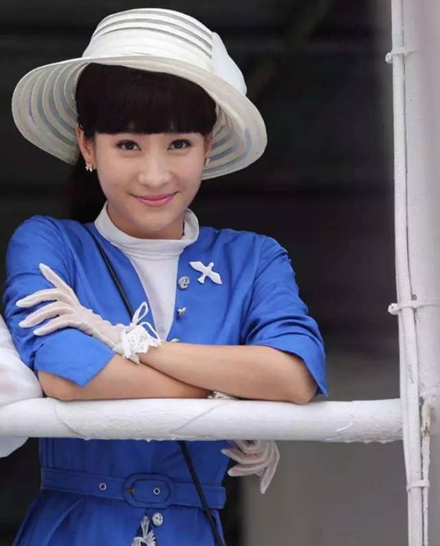 她饰演的冯曼娜因为家人的死亡而性情大变, 和赵丽颖饰演的胭脂也从