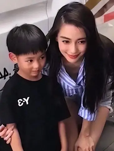 杨颖不会和黄晓明争夺抚养权,复出无望,难以给孩子一个稳定的生长环境