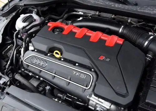 动力:2.5t直列5缸涡轮增压发动机