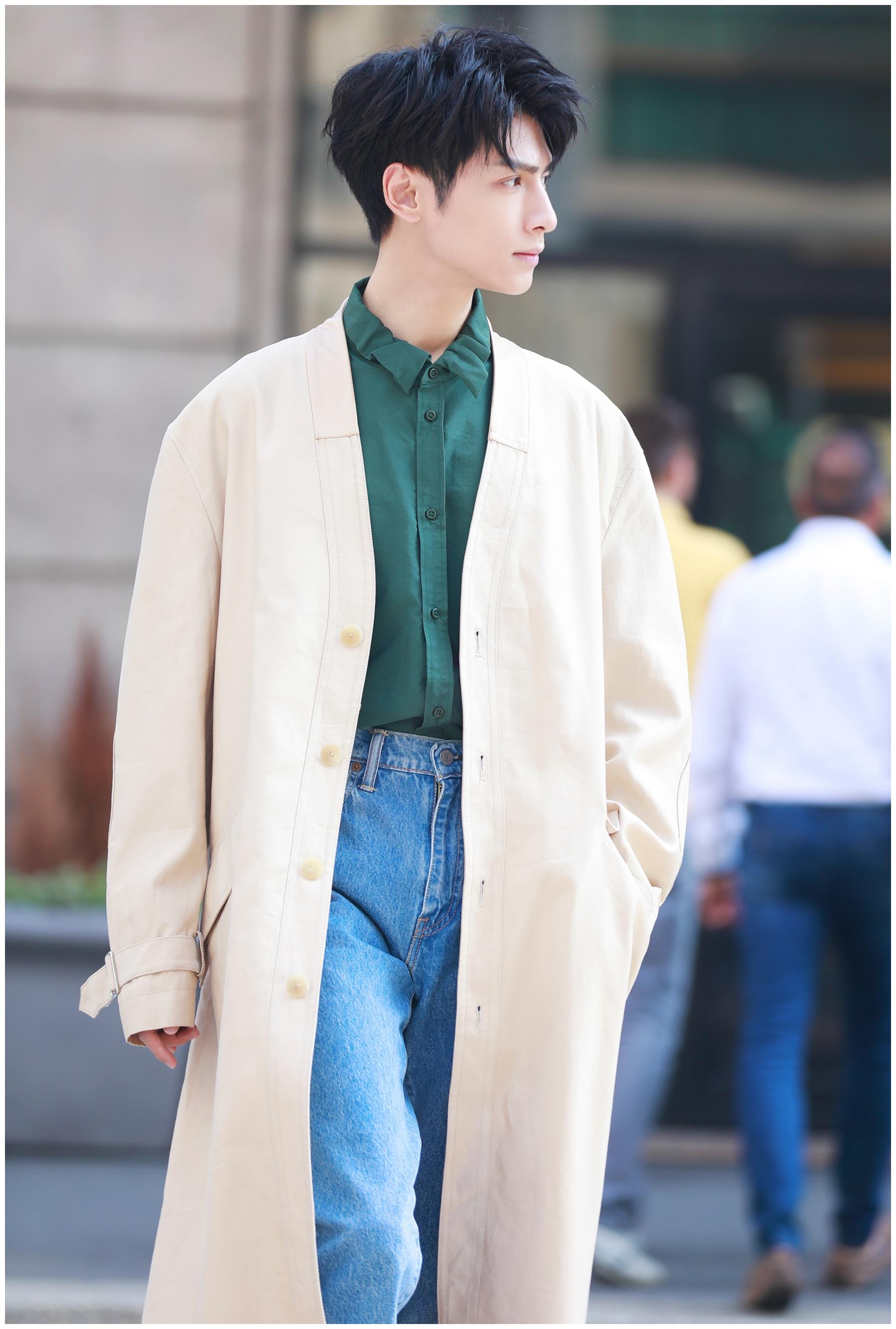 原创罗云熙红色外套配拼接衬衫很有潮范儿于朦胧棕色西装太优雅