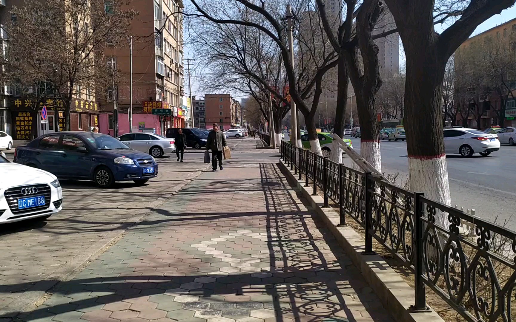 实拍东北小城市的街道上大部分都是老人,年轻人都去南方打拼了_哔哩