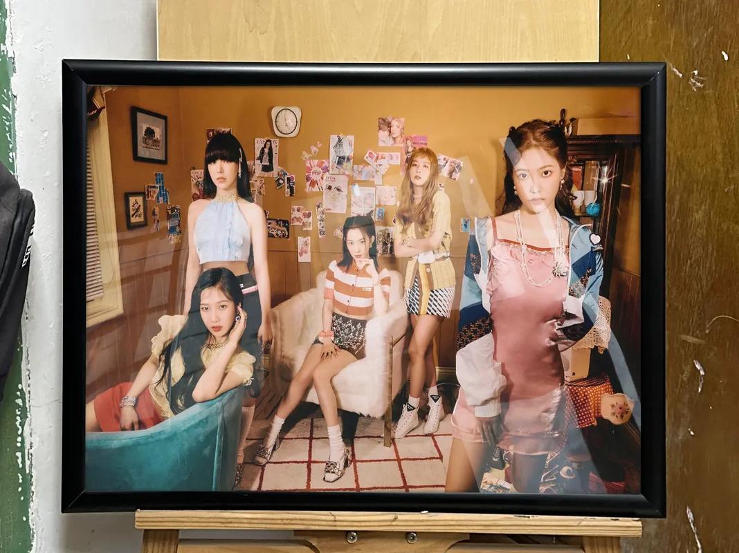 红贝贝大海报呀!redvelvet的大海报,别放在海报筒里吃 - 抖音