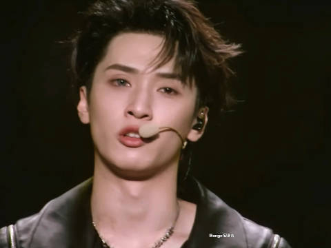 严浩翔在澳门演唱会现场哭了好像很少看到他这么脆弱的样子