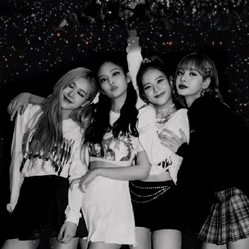 能分享一些blackpink的霸气或可爱的四人合照吗