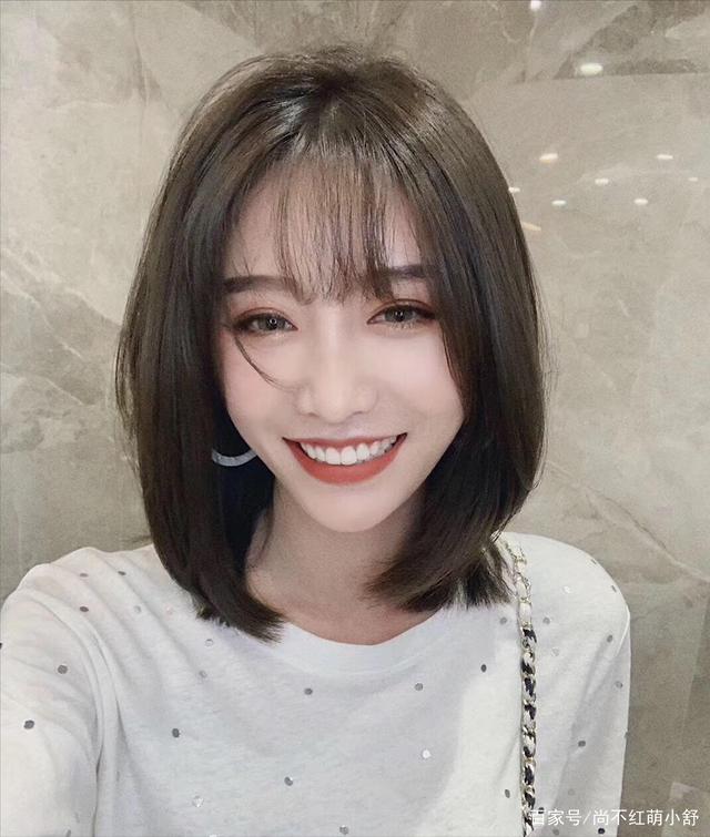 这才是2021年流行"锁骨发型"的典范!瞧博主这4款,洋气又减龄