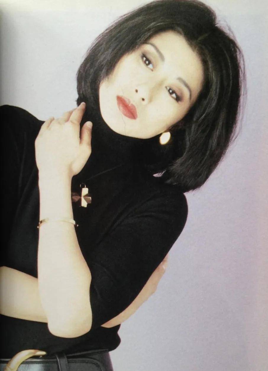 曾是费翔前女友,因为唱歌嫁给闺蜜老公,婚后绯闻不断却白头偕老