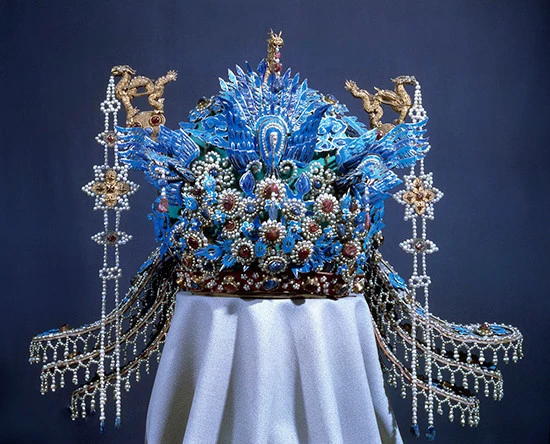 稳坐后宫42年古代在位时间最长的皇后凤冠现世惊艳古今