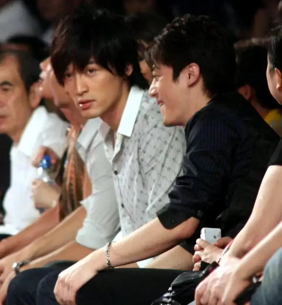 十年前,胡歌和霍建华同框的照片,现在再来看也已经是物是人非了