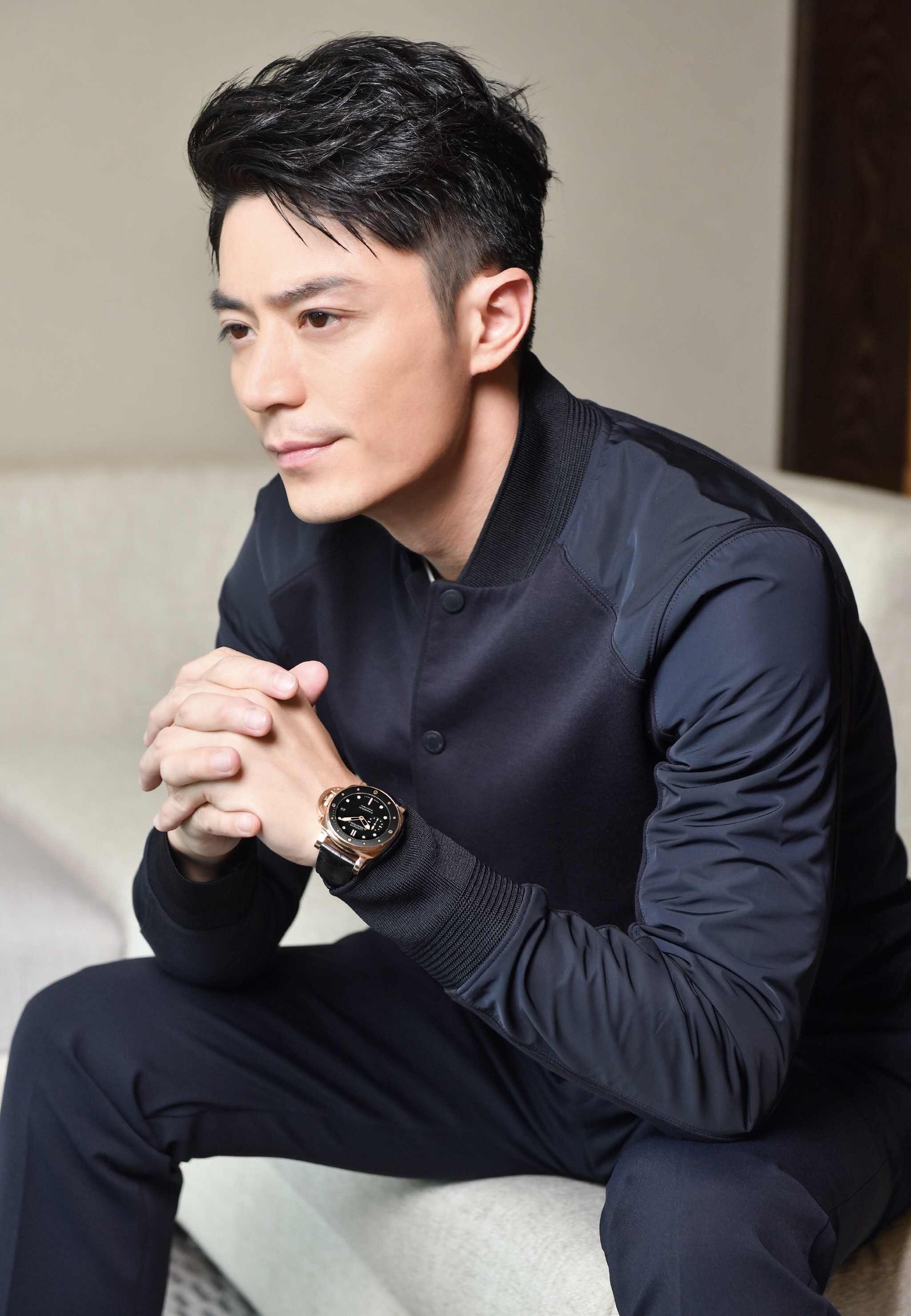 无论是《如懿传》中循序渐进的表现还是优雅帅气的线下活动,霍建华总