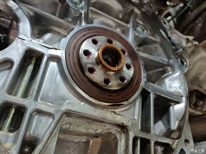卡罗拉发动机曲轴后油封漏油更换经过