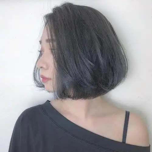 脸胖脸大适合剪的短发九:长刘海旁分鲍伯加上完美c字弯,修饰头型自然