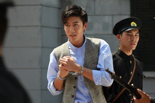 以来备受各界关注,今日片方首次曝光保密已久的朱一龙与陈司翰剧照