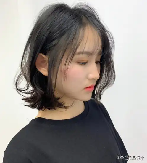 今年最流行的短发烫发型减龄(今年流行减龄短发烫发型30款,每款都心动