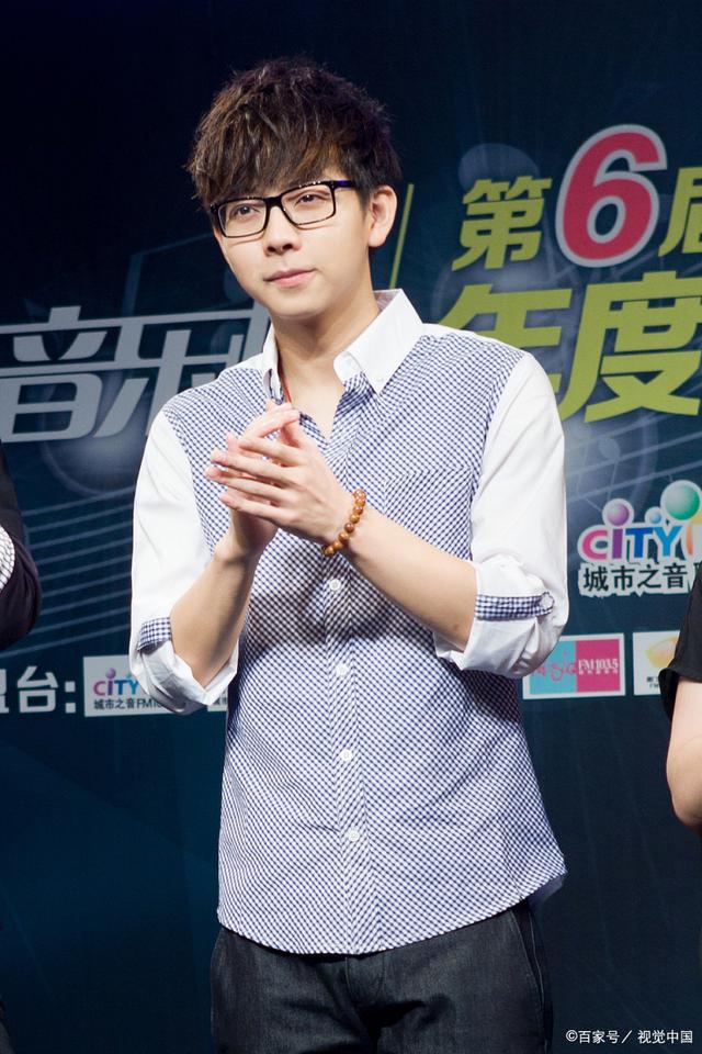 刘大锤昨天说要曝的90后国民男歌手恋情瓜是胡夏