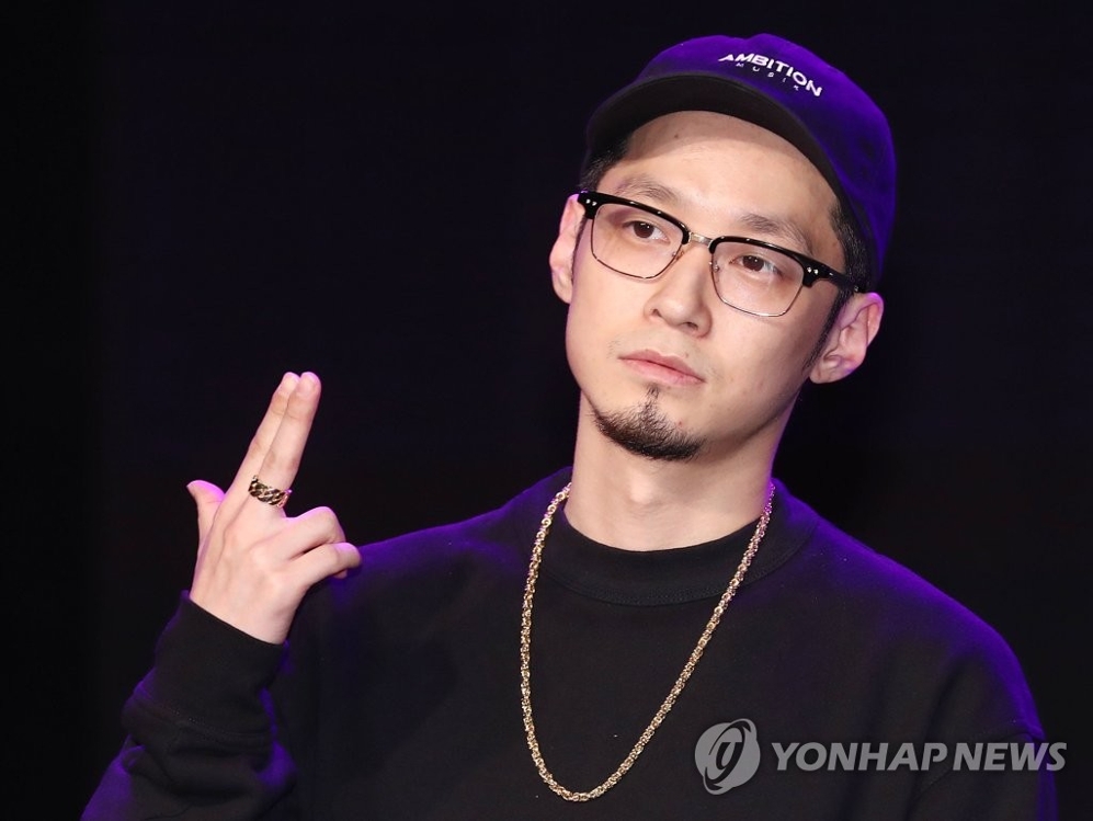 表演分两处进行,yb,张基河和脸孔们,monni,mc sniper,李承烈,郑基高