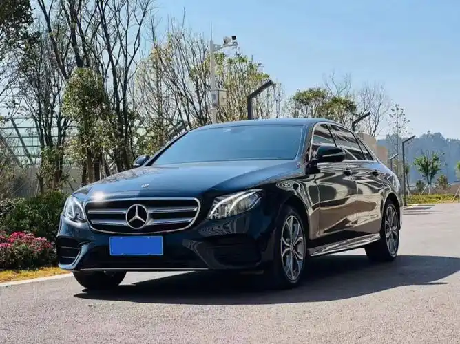 新到2020年差几天上牌的奔驰e300li豪华大标,原版原漆,4万多公里,首付