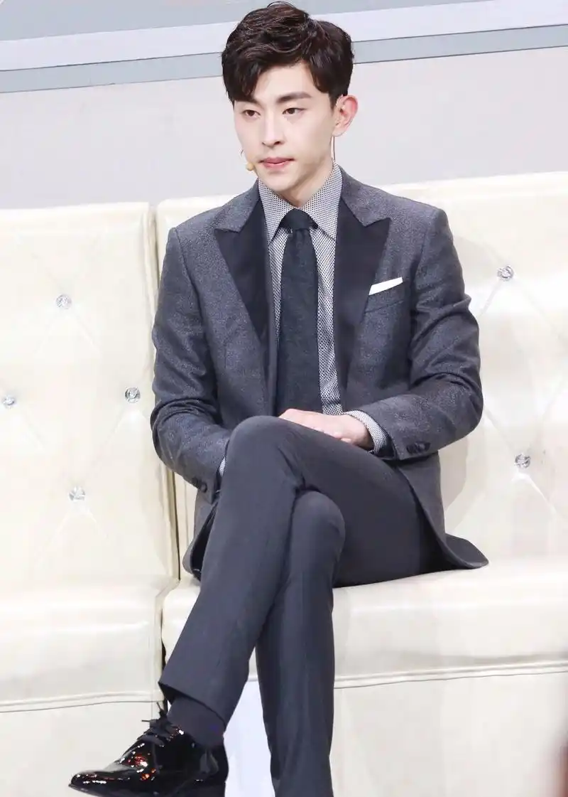邓伦西装穿搭分享,帅气又绅士,满满男友力!