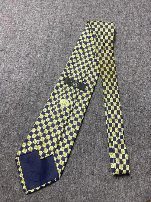 一百多入登喜路领带