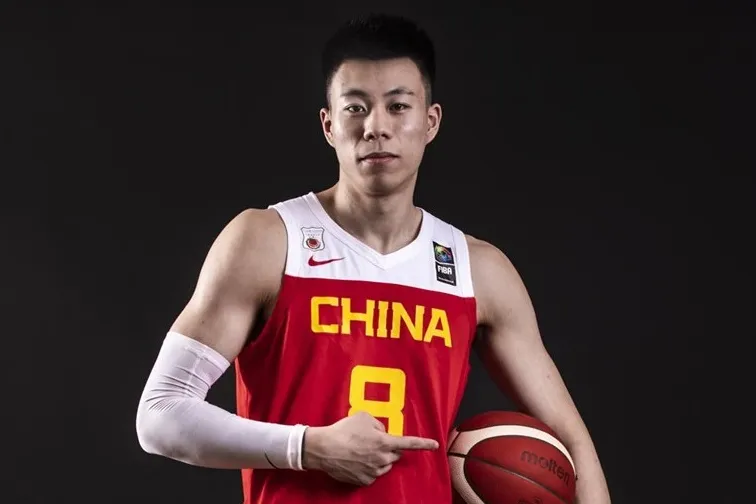 这像是有伤辽篮恢复训练张镇麟在列网友不想去国家队可以明说