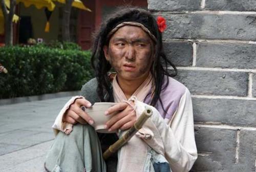 古代一穷小子靠富婆生活当官后收取贿赂却成为一代名相