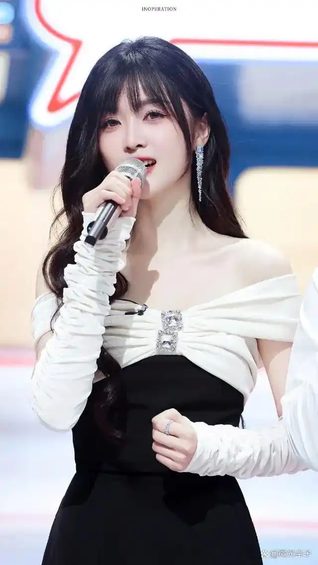 她曾是女子演唱组合宇宙少女和火箭少女101的成员.