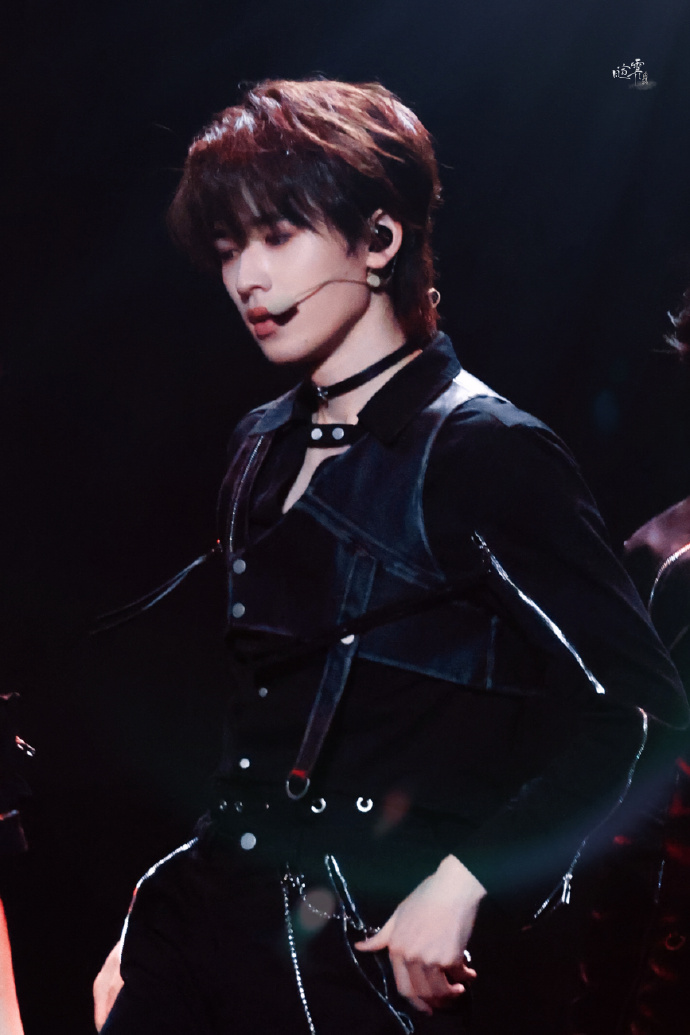 宋亚轩楼外楼演唱会##宋亚轩solo舞台不枉##时代少年团叁重楼暨车道