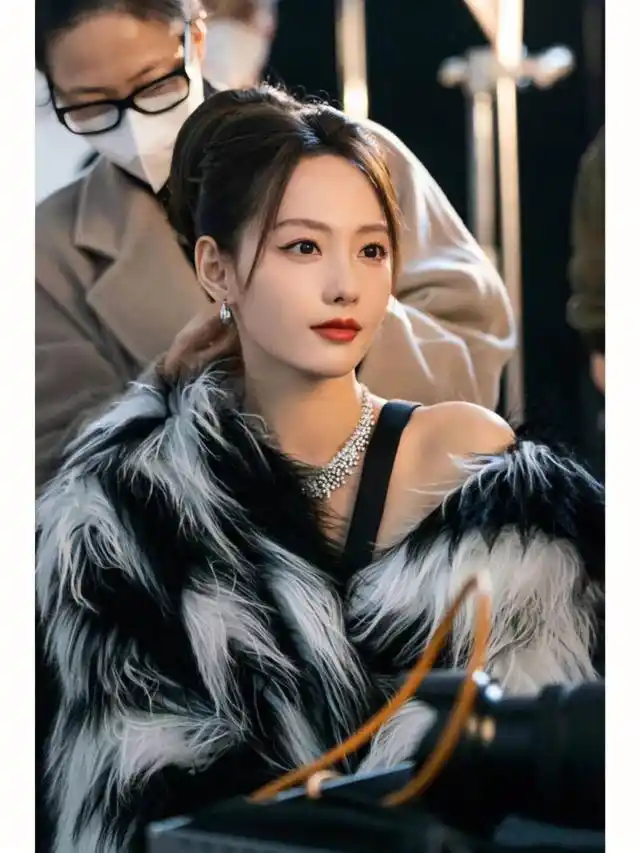 离婚后,如今再看张嘉倪与买超的境遇,才明白风光背后的辛酸