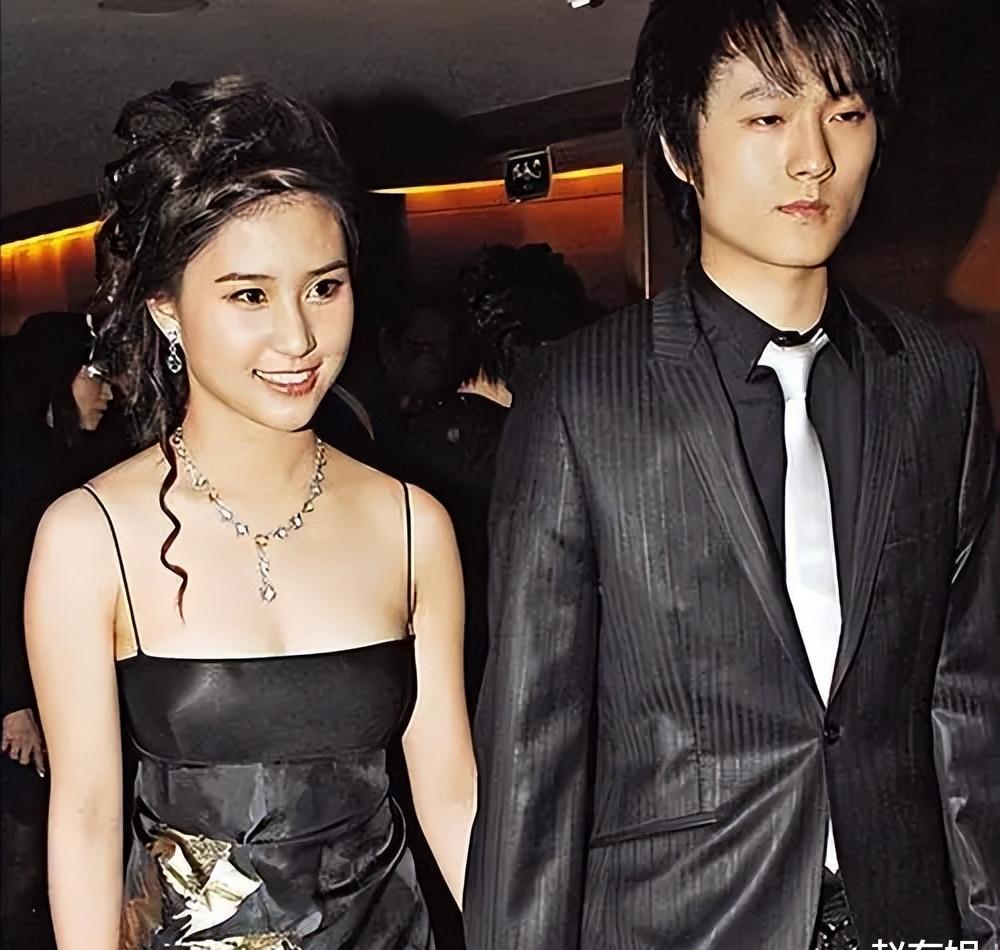 何鸿燊三女儿何超莲:苦追吴克群4年之久,最后却被窦骁宠成公主_感情