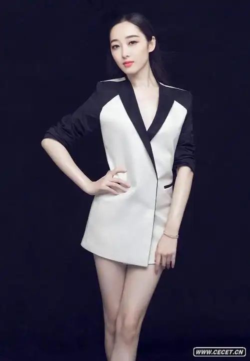 蒋梦婕时尚魅惑写真 黑白真空装难掩傲人酥胸 - 中国娱乐资讯网cecet.