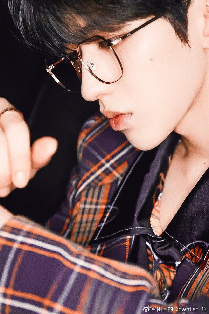 锁骨 完美下颚线 建模脸=蔡徐坤  #蔡徐坤