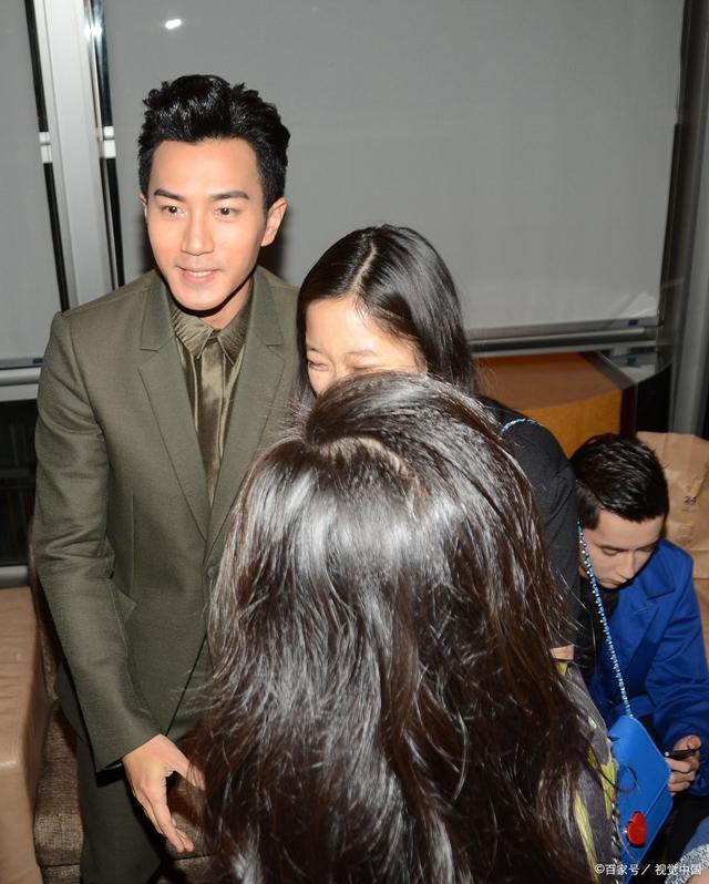 今天是11月21号,星期一,刘恺威的女友已经24岁了.