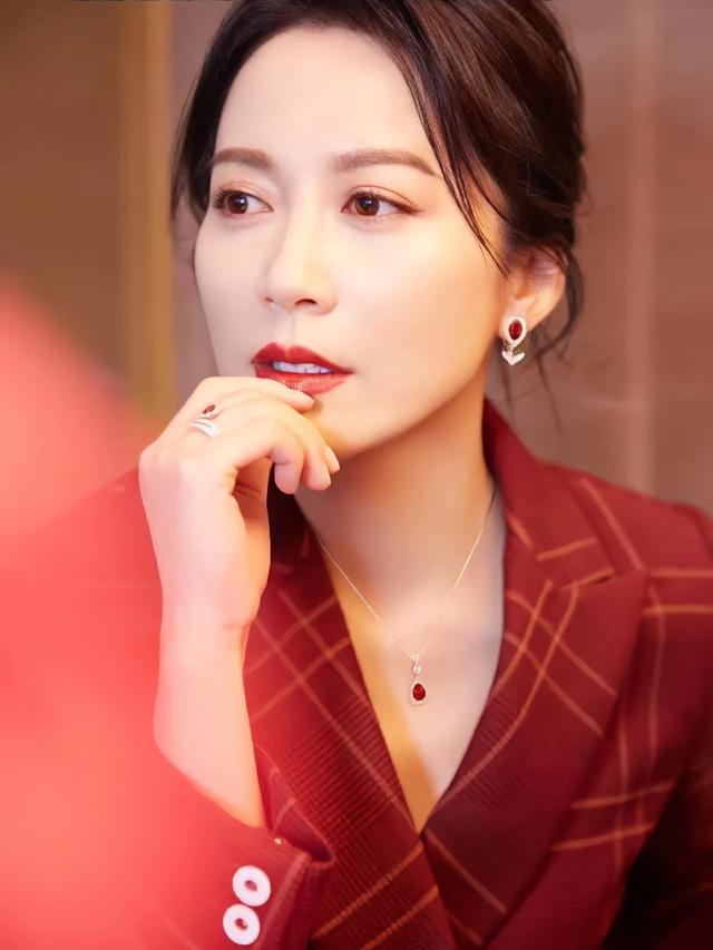 50多岁还没有嫁人的7位女明星,每一位都是盛世美颜