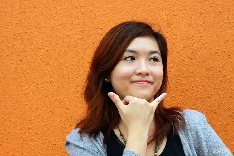 中国人_女孩_交谈_电话_微笑_高清图片_全景视觉