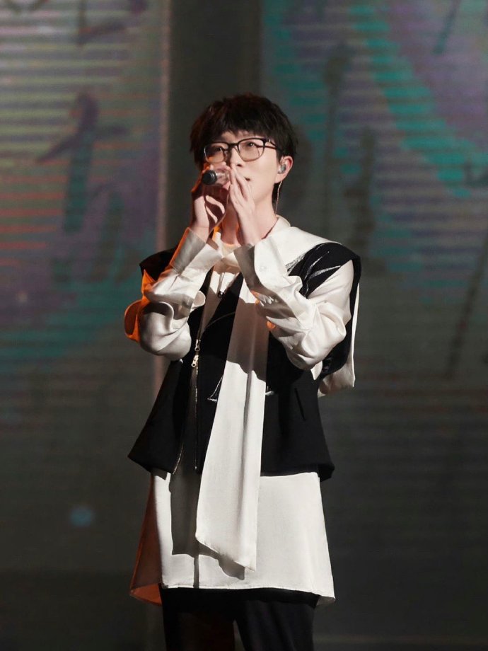 毛不易唱不染又痛了