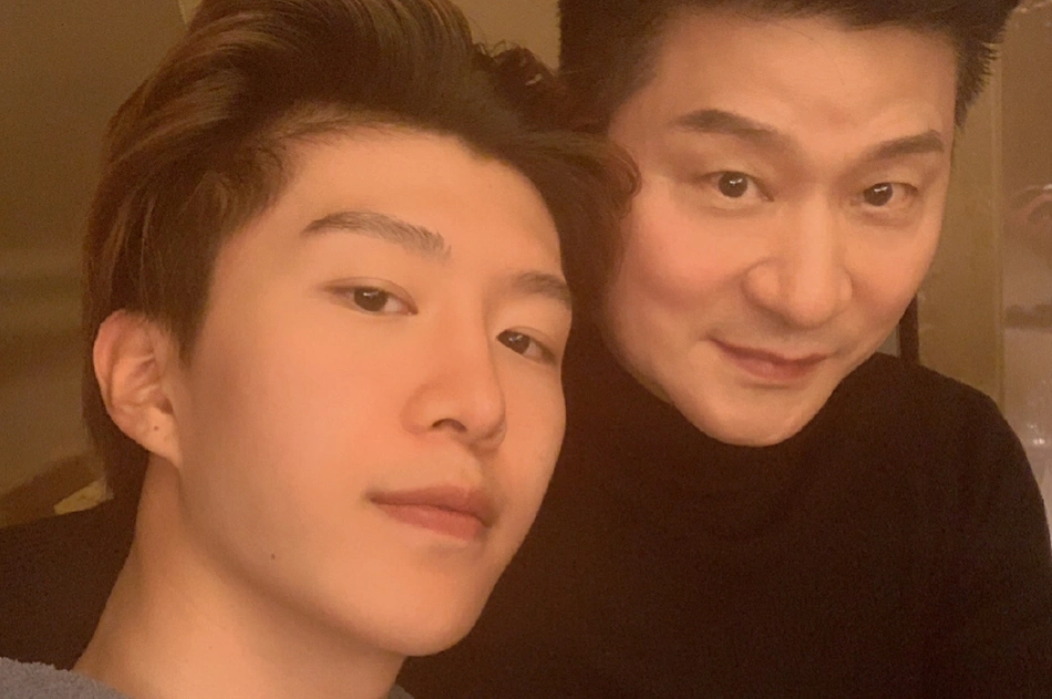 范丞丞与父亲范涛范丞丞与母亲张传美范丞丞与姐姐范冰冰