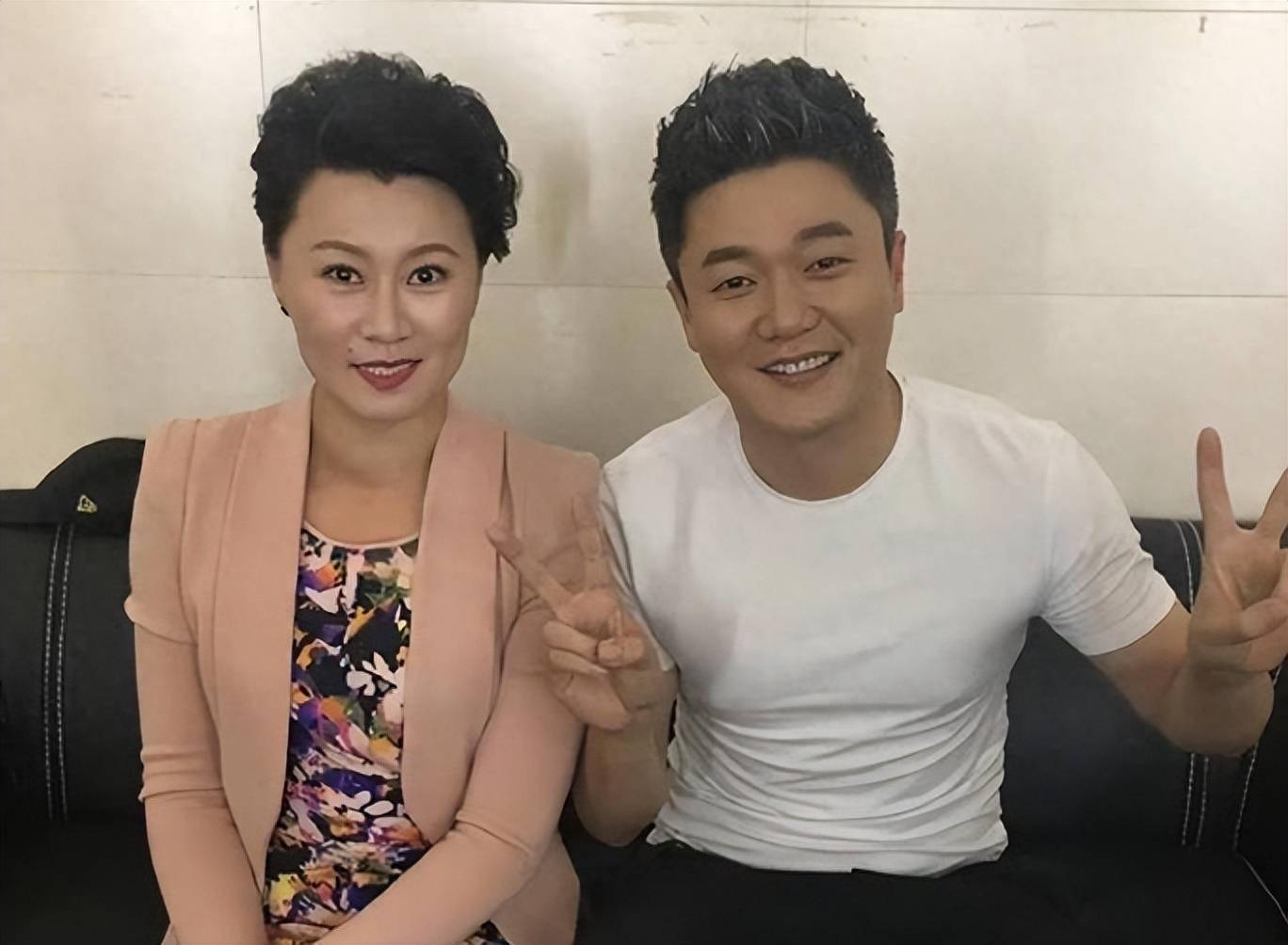 的御用妻子,不贪名利爱教书,如今在211大学任副教授_赵海燕_表演_小品