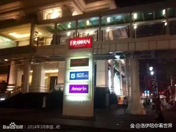 为了在它关门之前赶到~匆忙从酒店出来到路边拦截的士～满大街都是