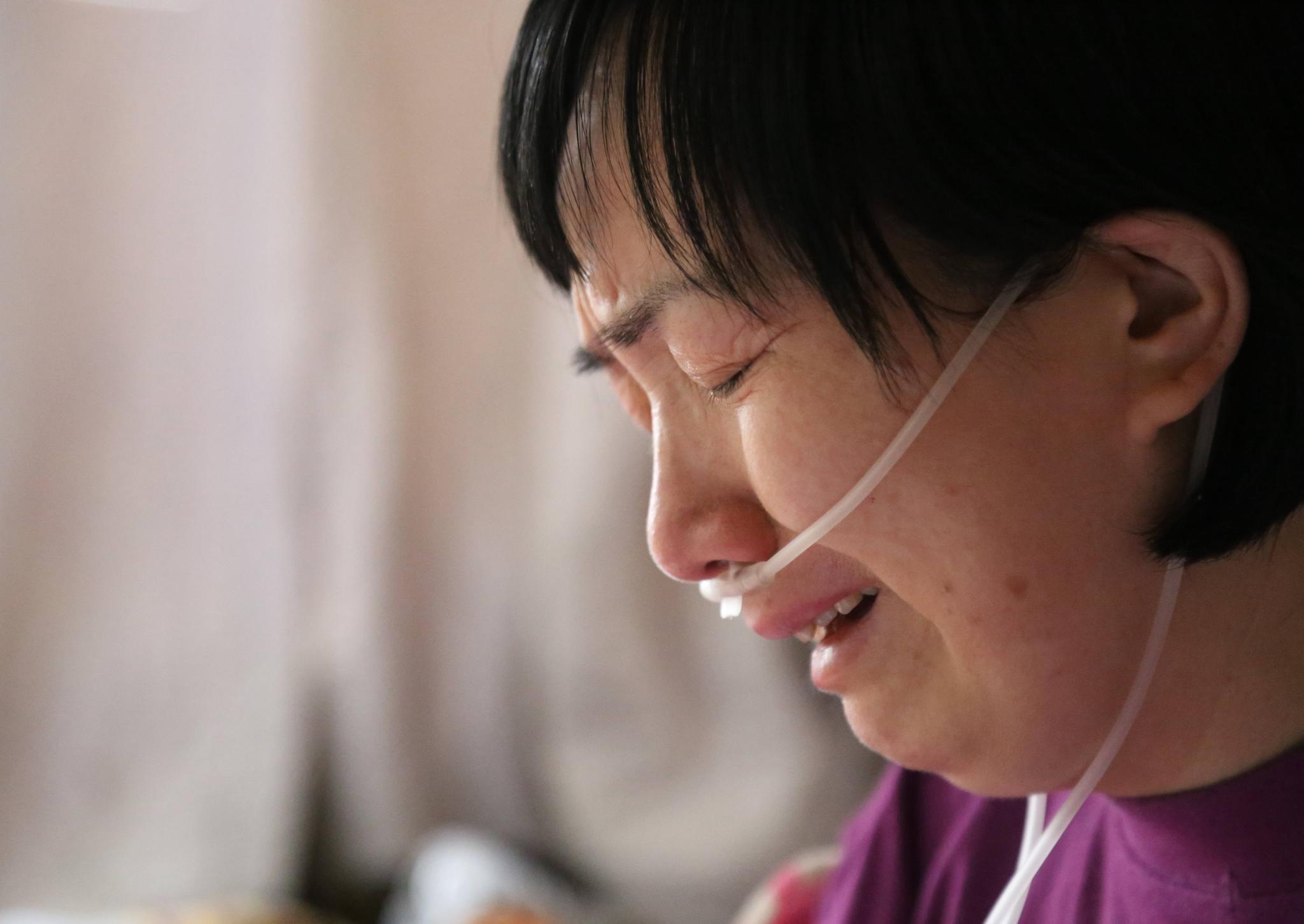 丈夫病逝后妻子又患重症,死神步步逼近,女儿:妈妈,不要离开我