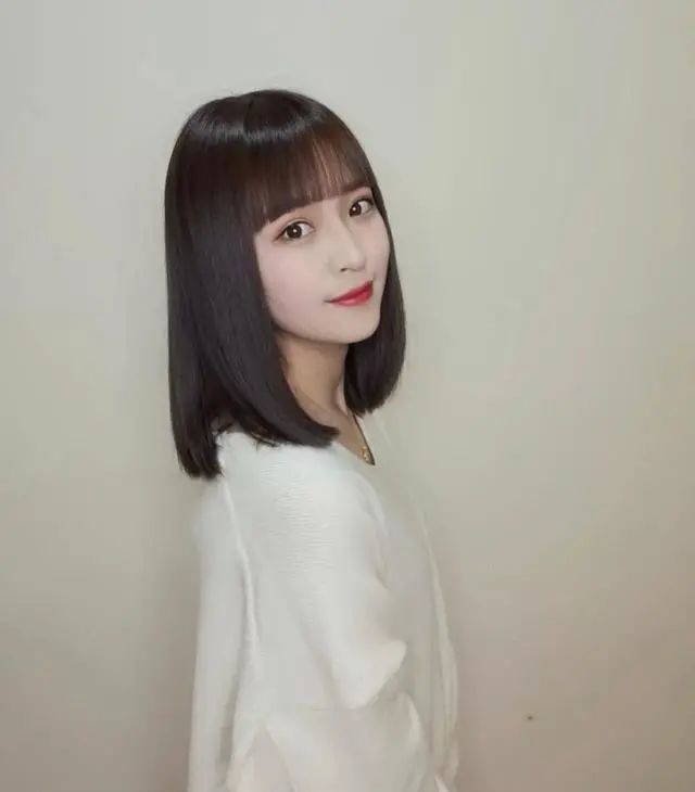 长脸女生想剪头这4款发型才显气质更时髦