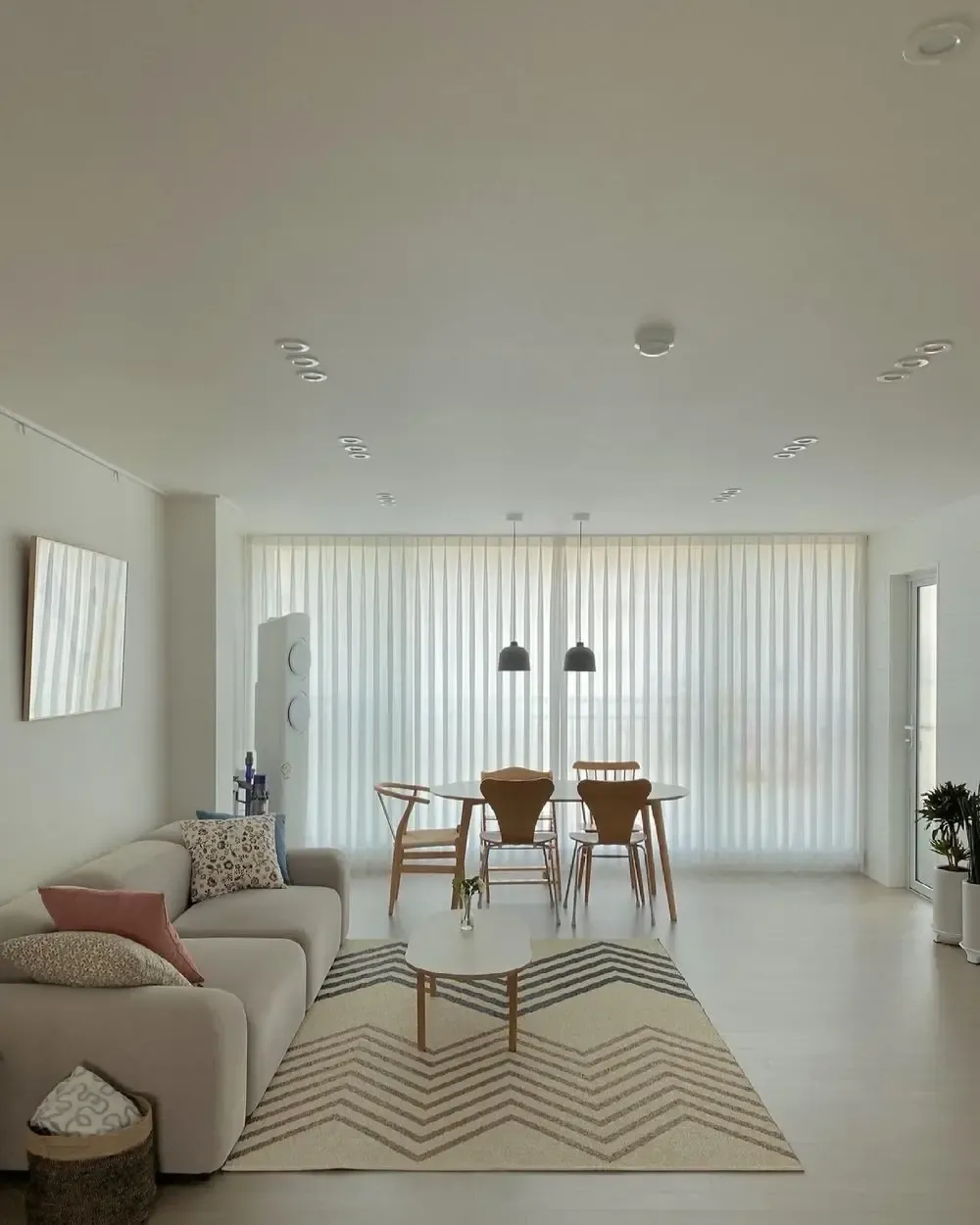 韩国30岁主妇花15万做极简装修,不多放一个家具,温馨又舒适_房产资讯