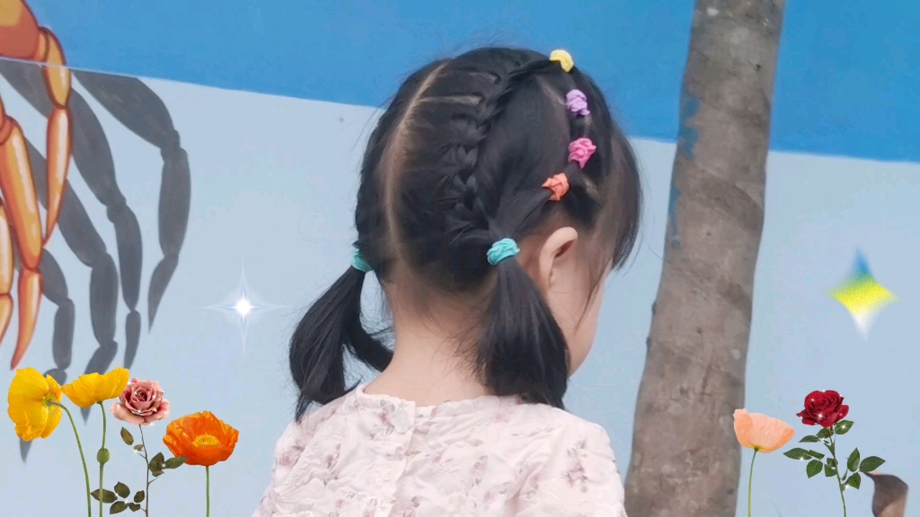 小女孩上学这样扎头发,甜美可爱