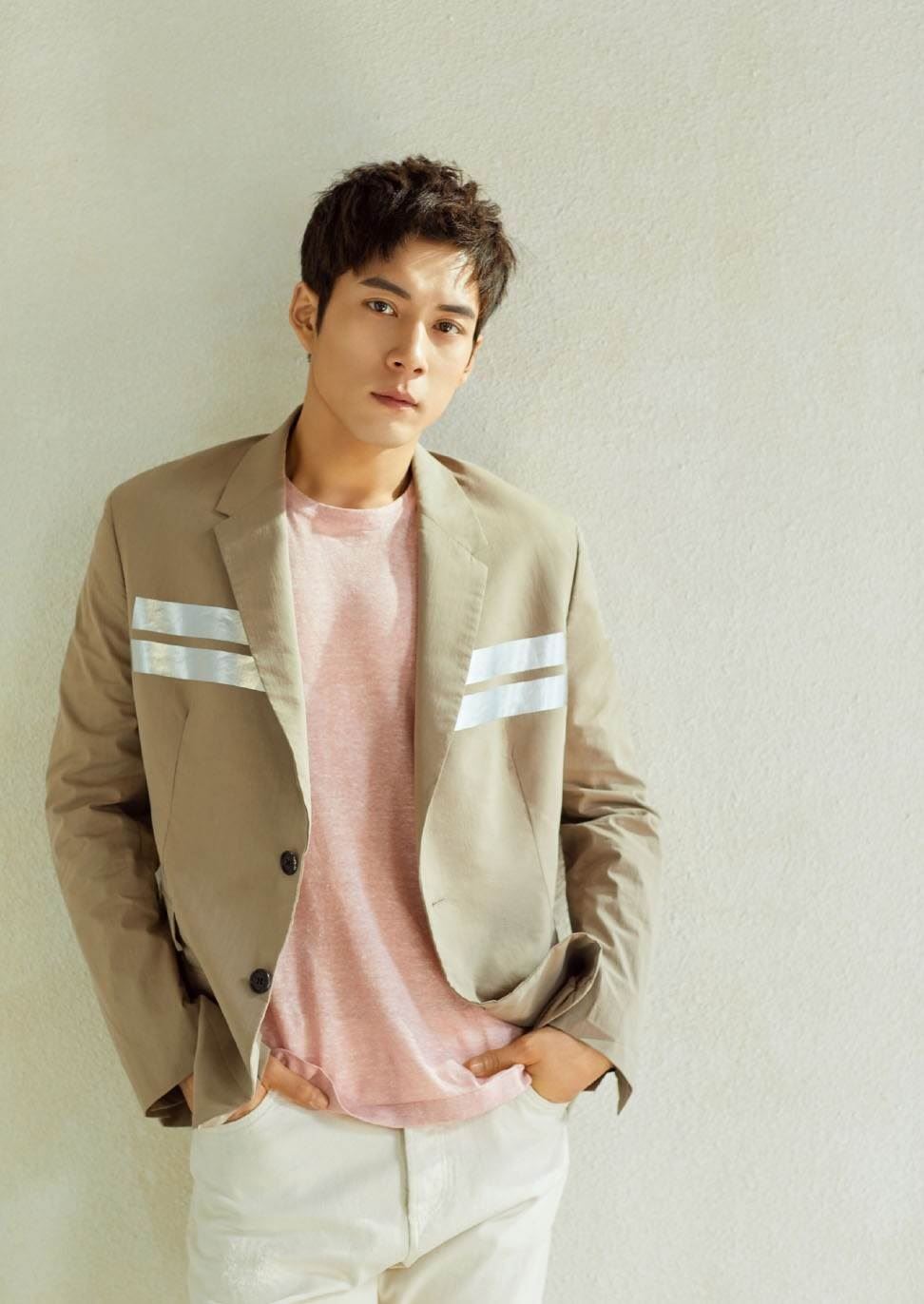 韩东君金丝眼镜斯文少年感写真图片