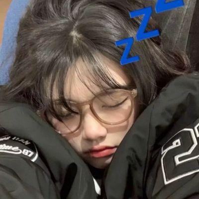 强颜欢笑头像女伤感不开心很丧很压抑的emo微信头像女生