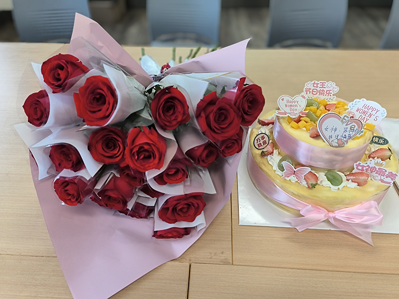 三八国际妇女节赠人玫瑰手有余香我院百东院区普通外科开展节日爱心