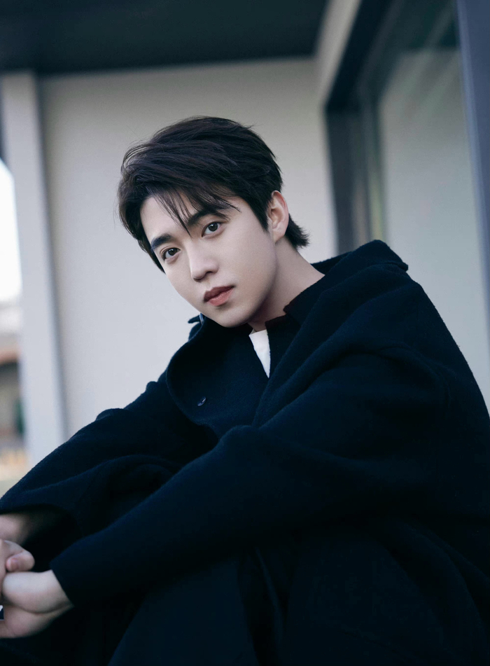 马闻远春日写真极简风穿搭高级感满满治愈笑容春日暖阳