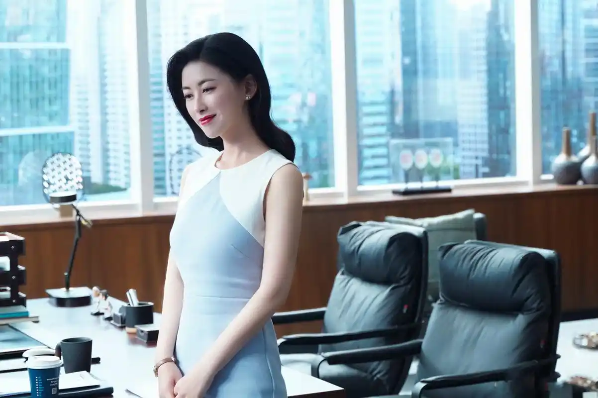 知性优雅,八面玲珑,职场女精英,造型小能手栗娜