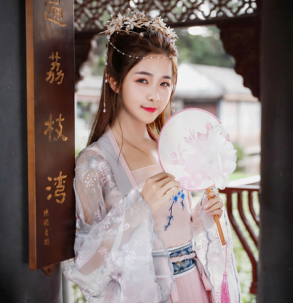 古装美少女,粉色白纱长裙写真图片,唯美浪漫